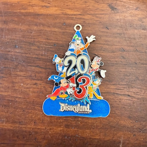 Disneyland Resort 2013 Mickey And Friends Christmas Ornament - Picture 3 of 5